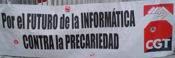 Pancarta con el lema "Por el futuro de la informática, Contra la precariedad